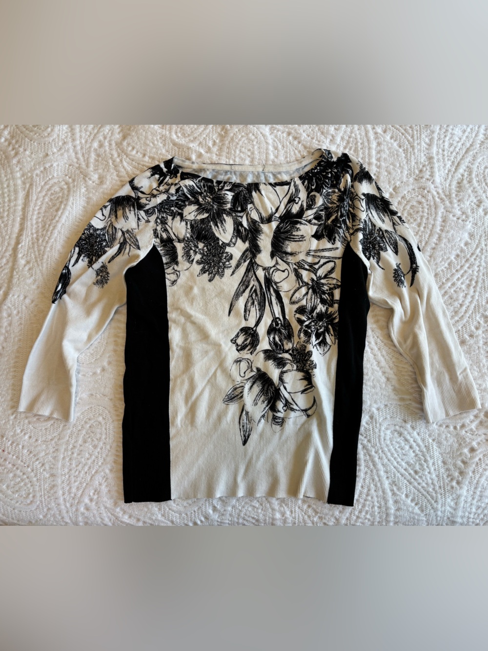 White House Black Market Black & White Floral Quarter Length Sleeve Sweater Sz M